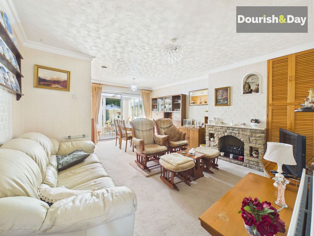 Property photo 2 of 13 Living/Dining Room