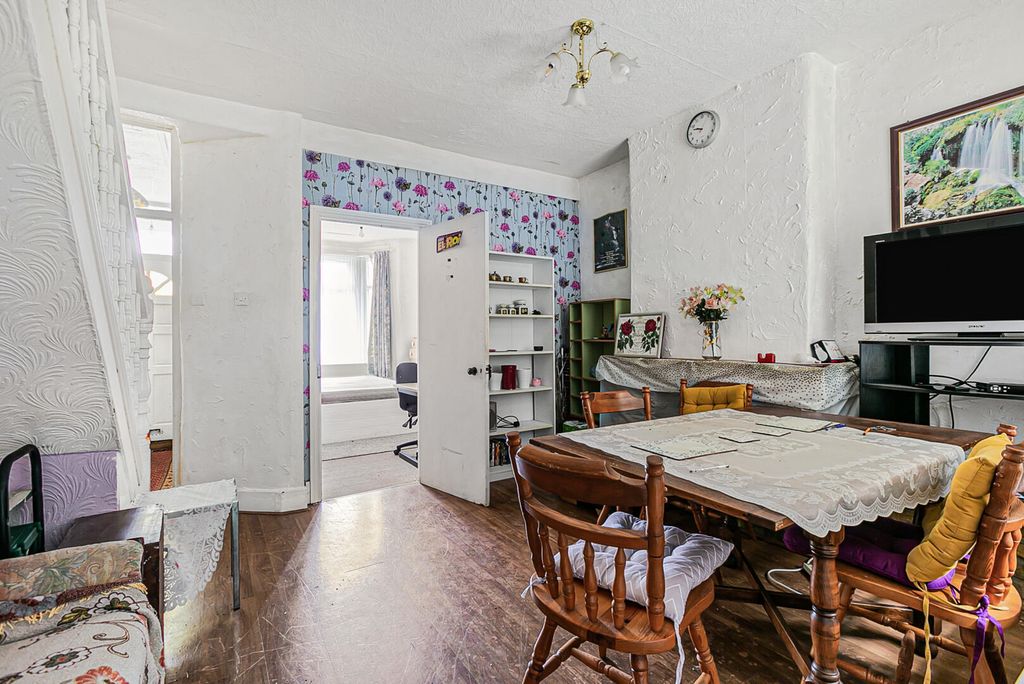 Property photo 3 of 25 Dining Room