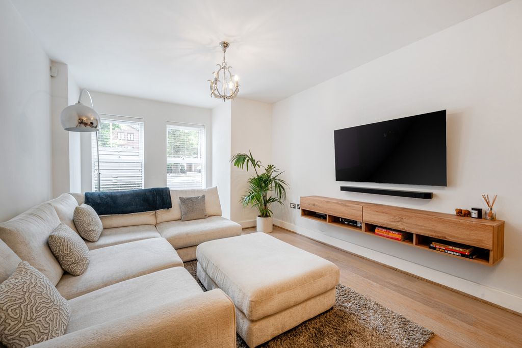 Property photo 2 of 14 1494954-9-6A575ba...