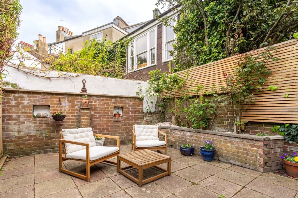 Property photo 2 of 19 Picture No. 12