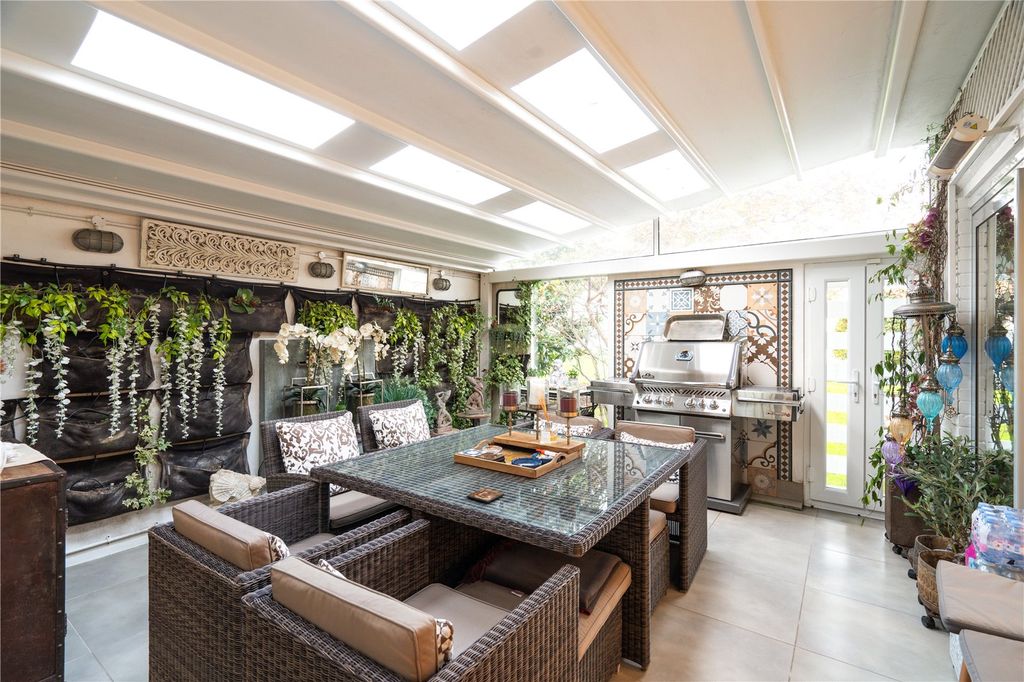 Property photo 2 of 15 Picture No. 16