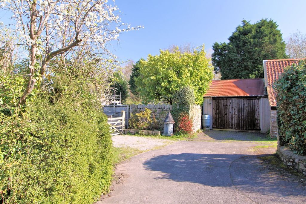 Property photo 3 of 19