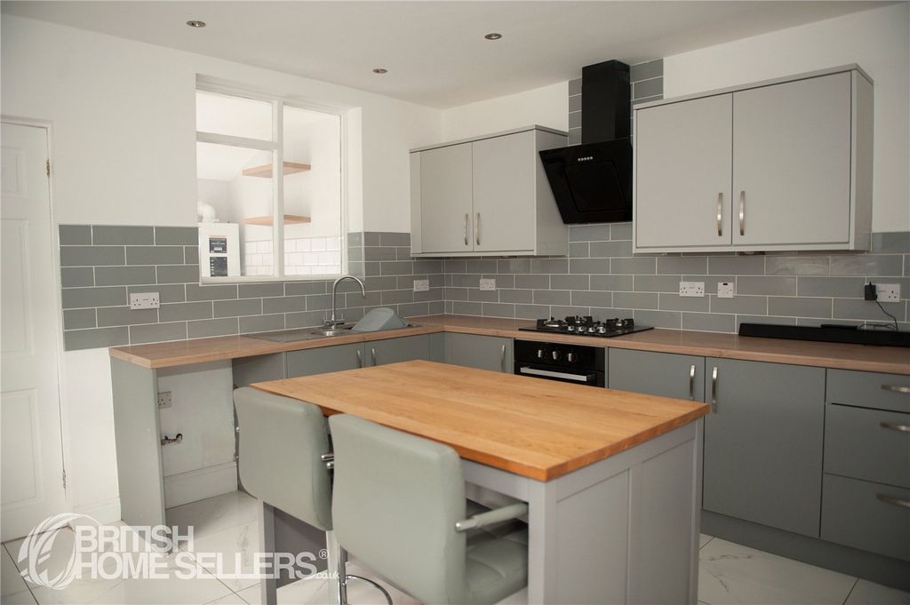 Property photo 2 of 20 Picture No. 18