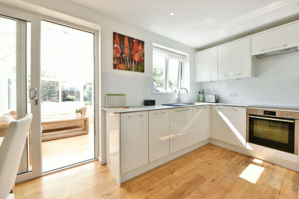 Property photo 3 of 19