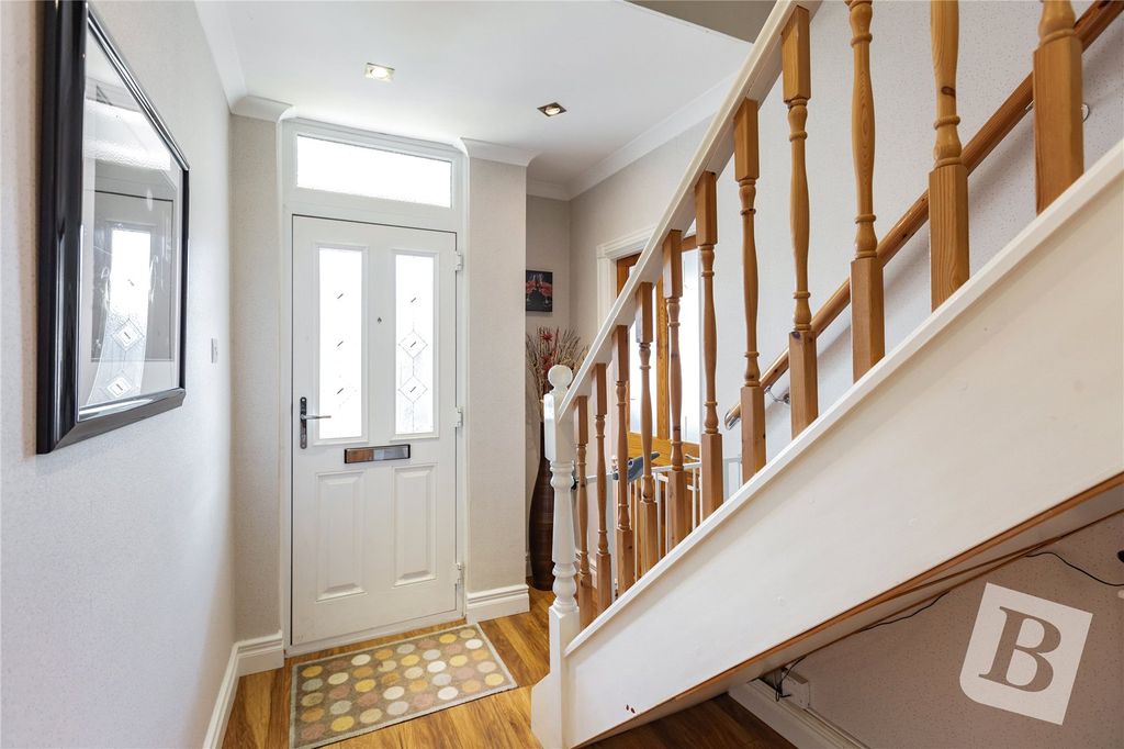 Property photo 3 of 27 Entrance Hall
