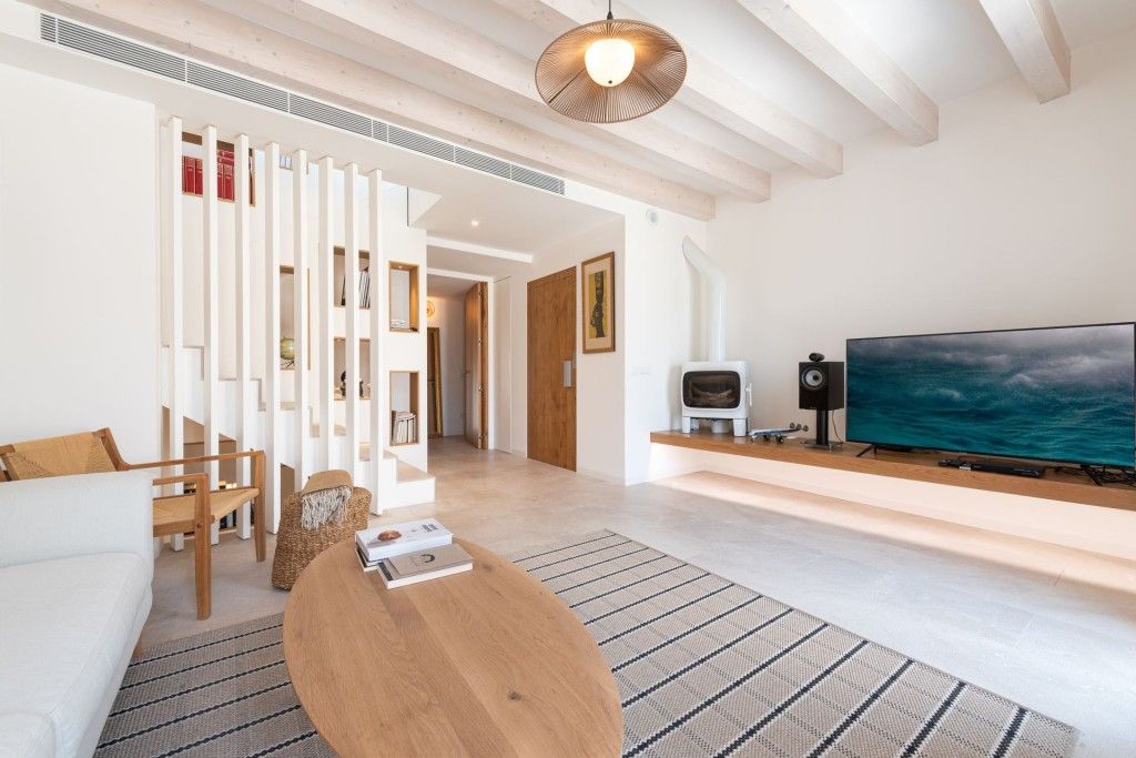 Property photo 3 of 20 Living Room (2)