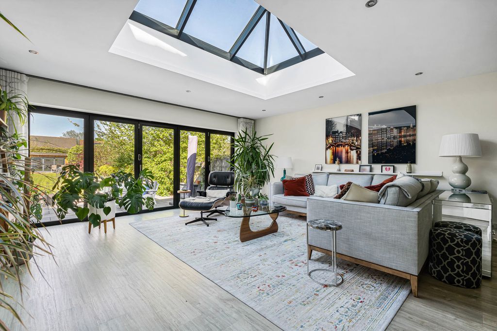 Property photo 2 of 55 Dining Room