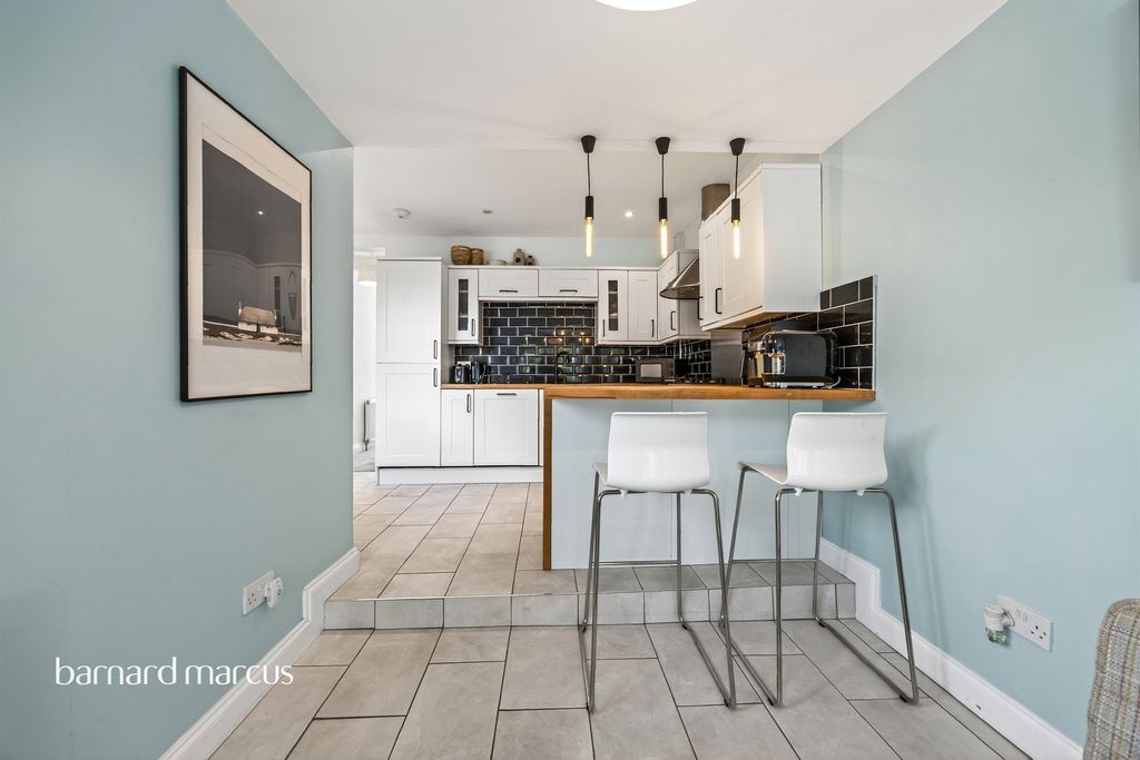 Property photo 2 of 25