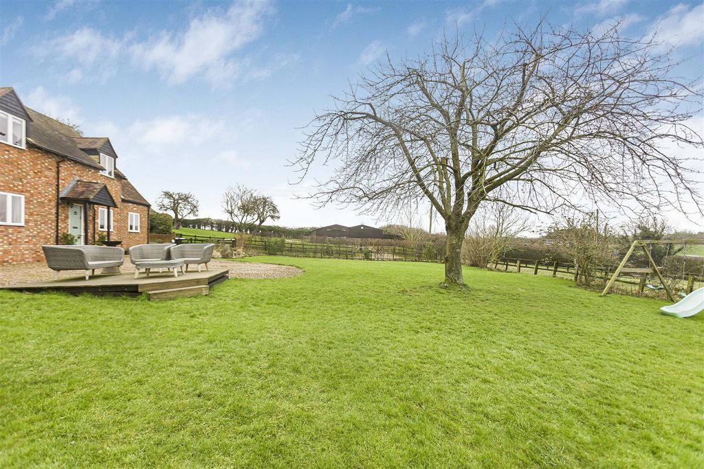 Property photo 2 of 37 39_47188.Jpg