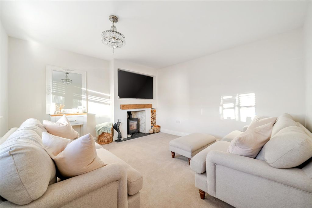 Property photo 2 of 22 Living Room