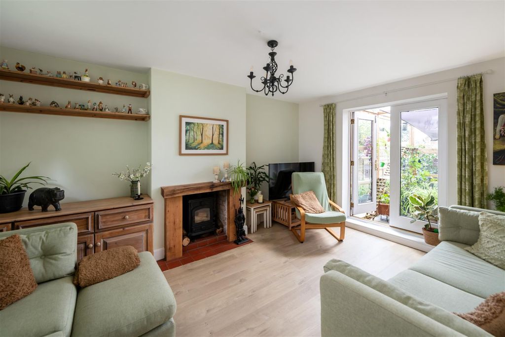 Property photo 2 of 34