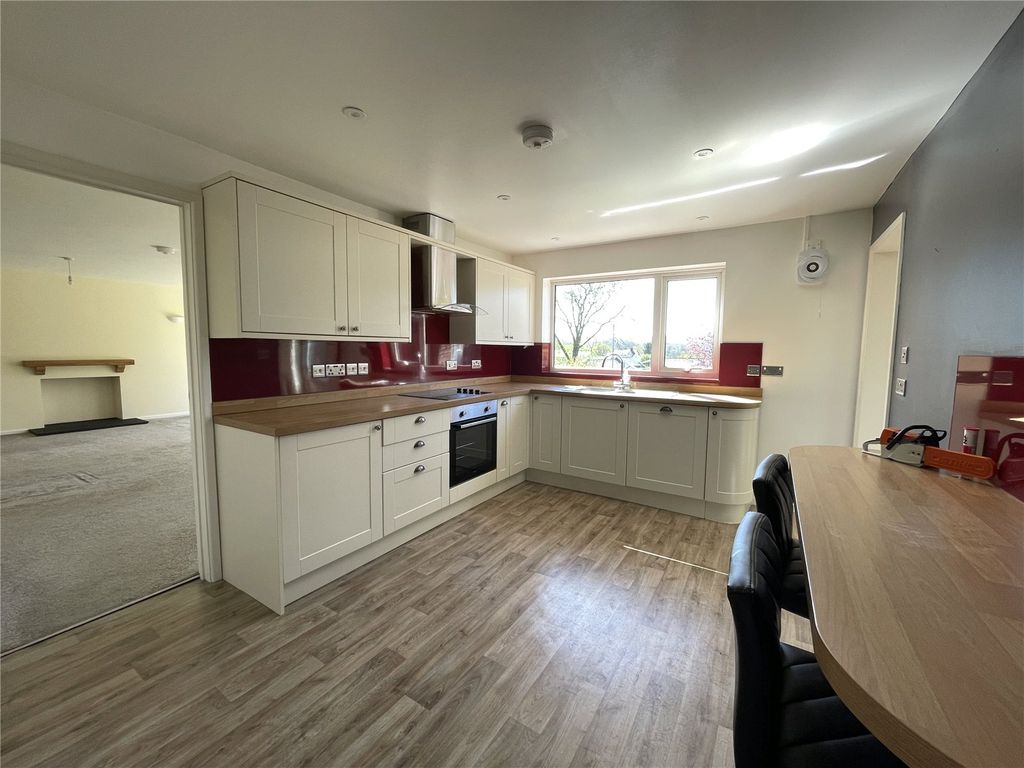 Property photo 3 of 12 Kitchen