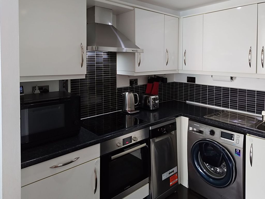 Property photo 2 of 21