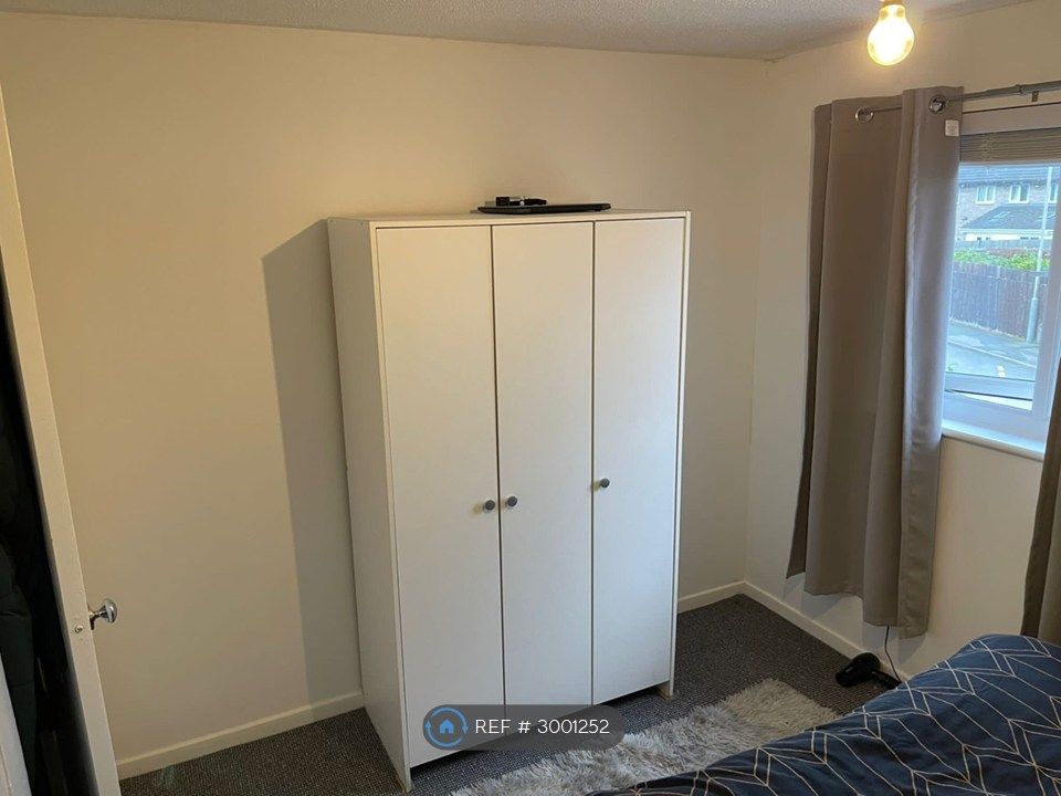 Property photo 3 of 11 Bedroom 1