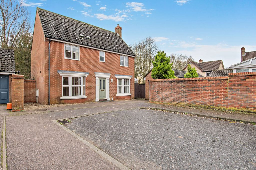 Property photo 2 of 32