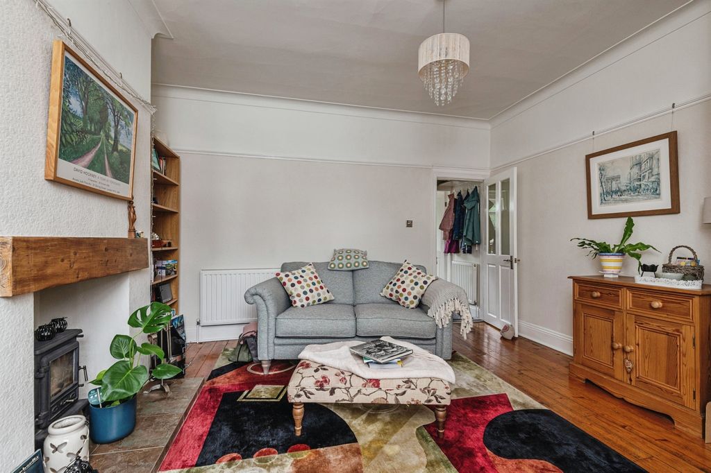 Property photo 2 of 17