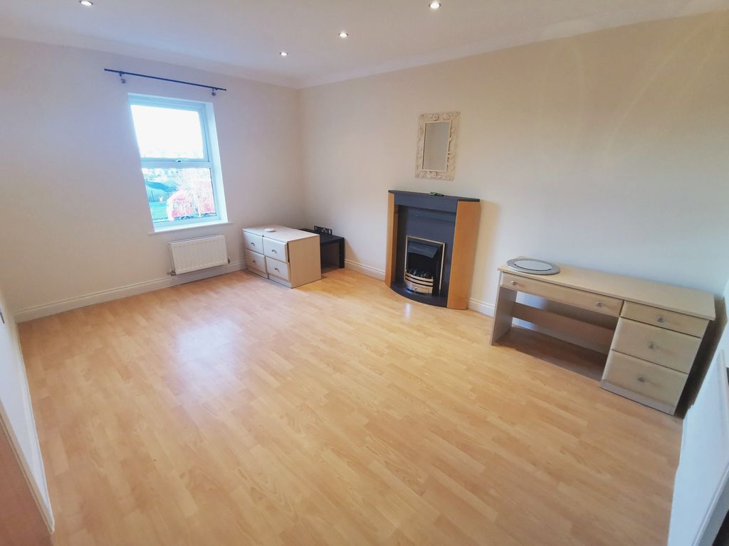 Property photo 3 of 6 Img_913_29_Original