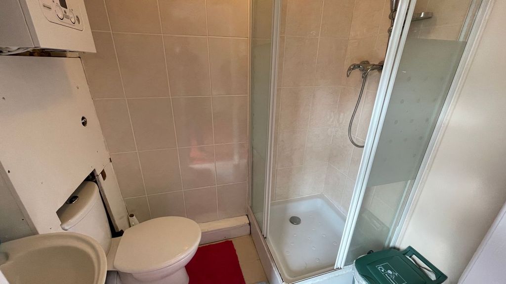 Property photo 3 of 3 Shower Suite