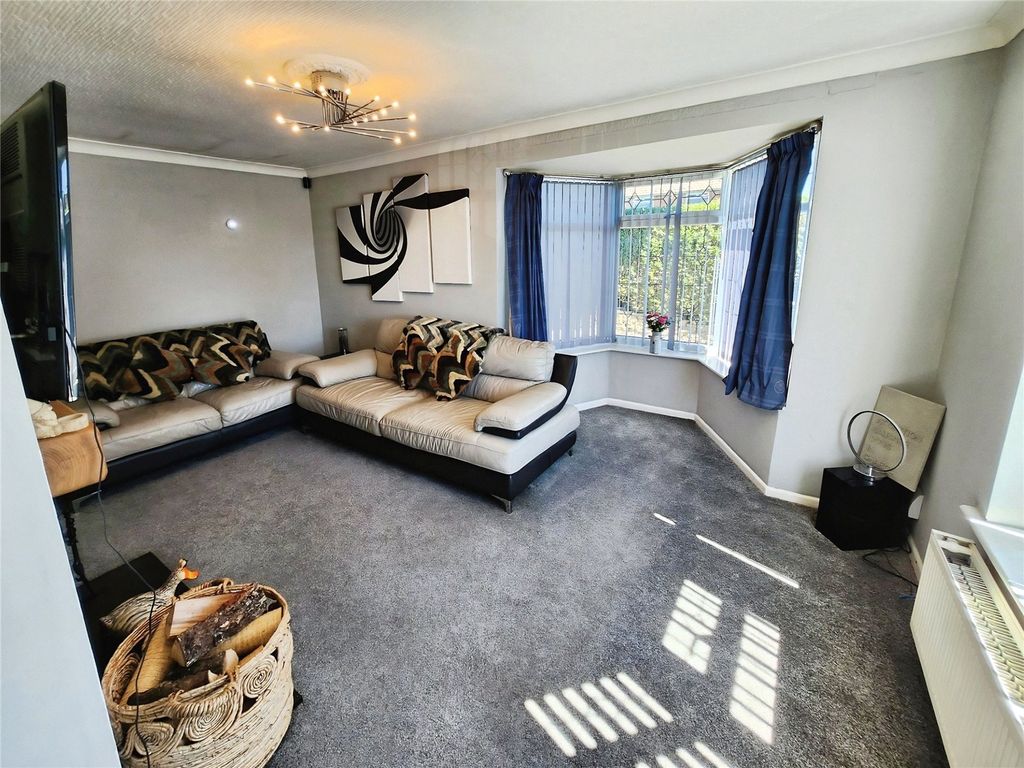 Property photo 2 of 20 Lounge