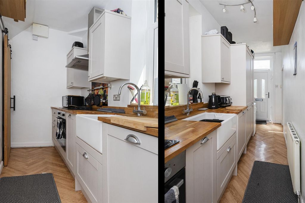 Property photo 3 of 28 Kitchen