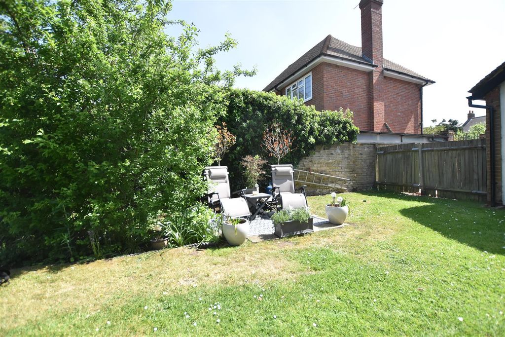 Property photo 2 of 10 Garden.Jpg