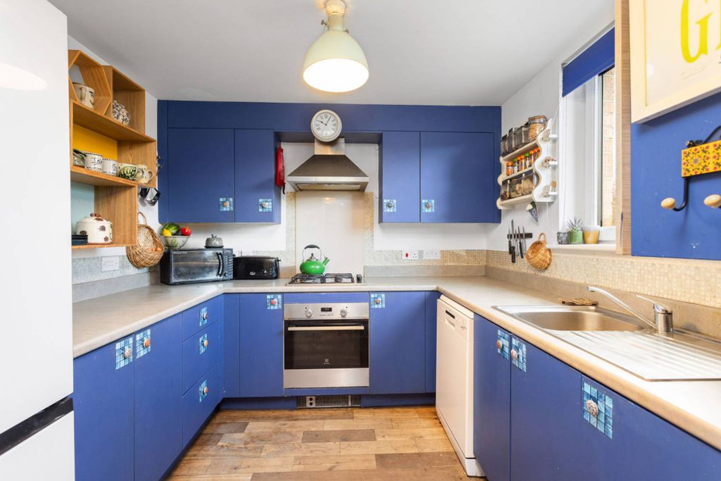 Property photo 3 of 17