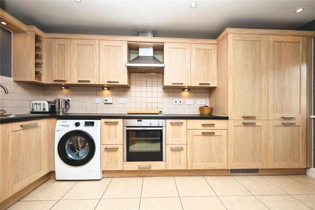 Property photo 3 of 20 Kitchen