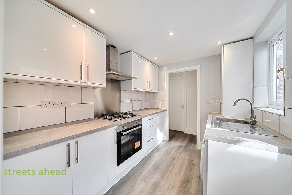 Property photo 3 of 18 457d8892-d135-496...