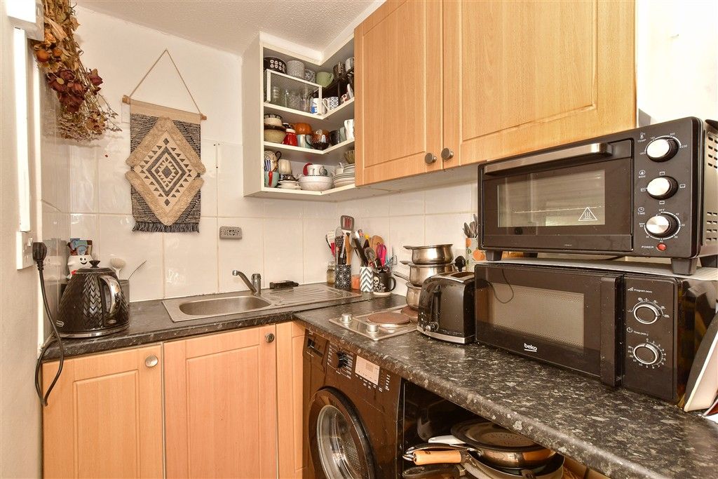 Property photo 3 of 8 Kitchen