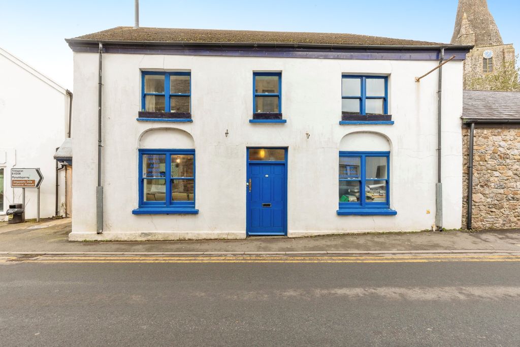 Property photo 1 of 12