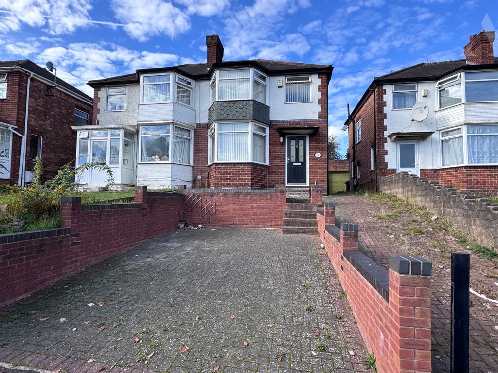 Property photo 1 of 9 78 Chipperfield Road Frontage