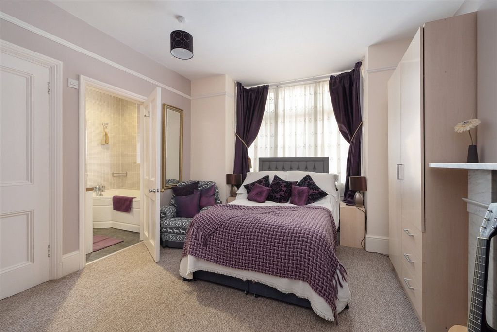 Property photo 3 of 31 Bedroom 2