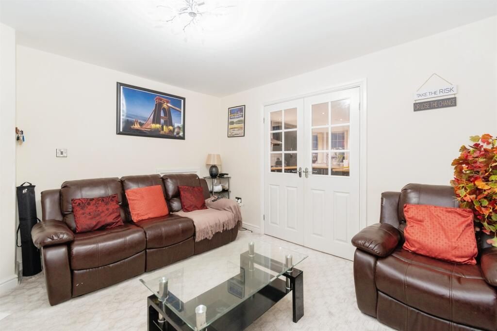 Property photo 2 of 18