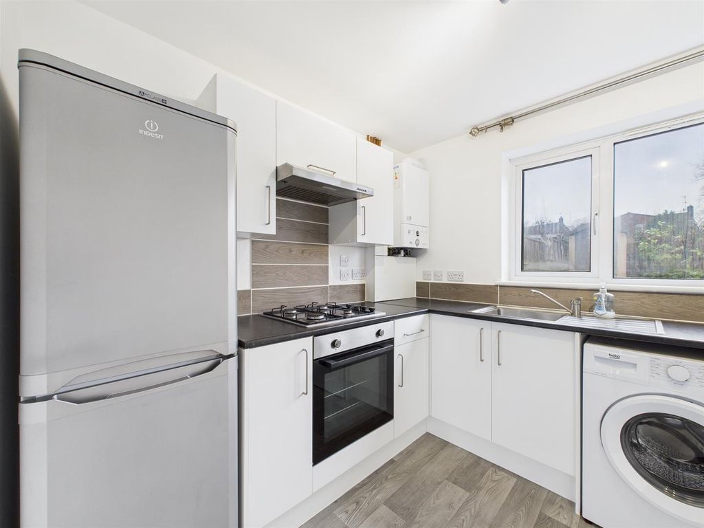 Property photo 3 of 13 Kitchen Diner