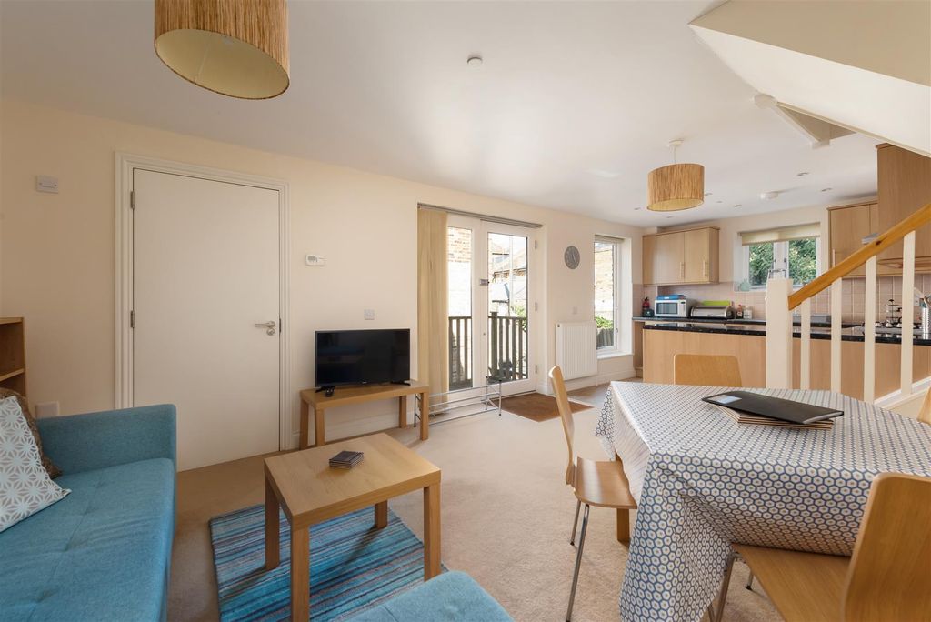 Property photo 3 of 13 Knots Yard, Whitstable