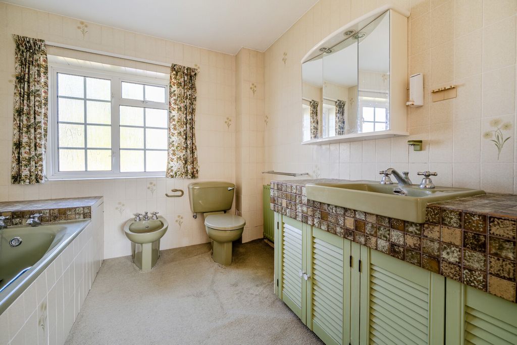 Property photo 2 of 15 En-Suite