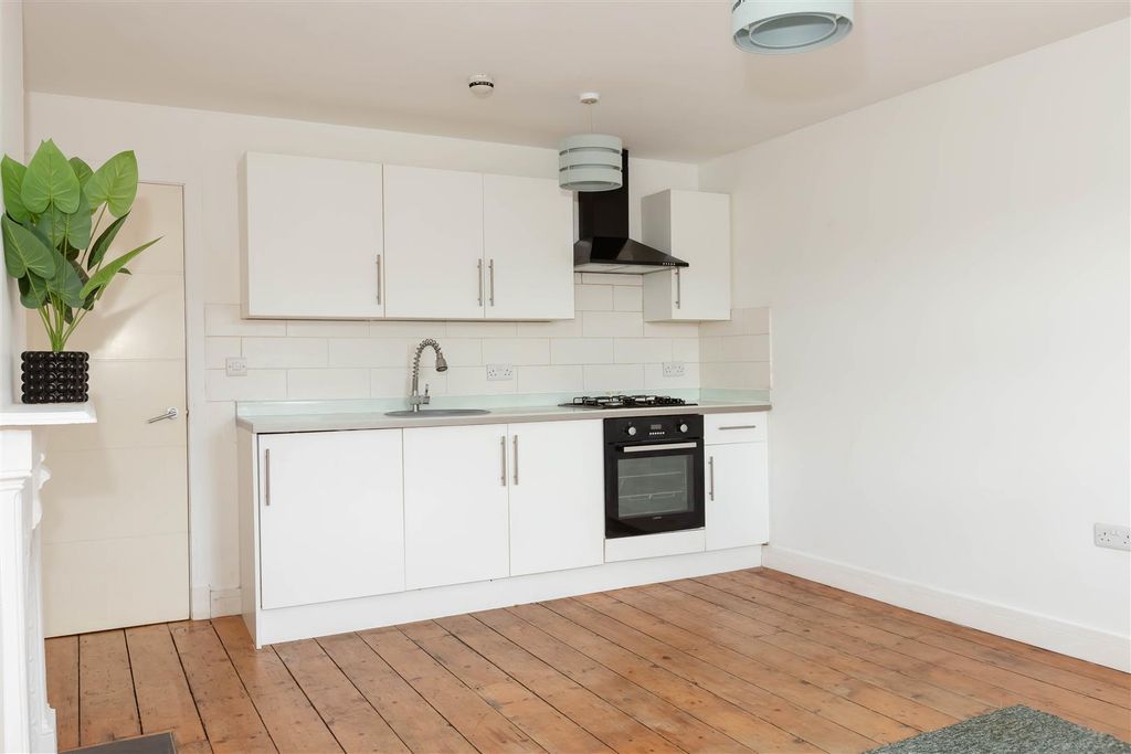 Property photo 3 of 9 Rowlands Rd_3.Jpg