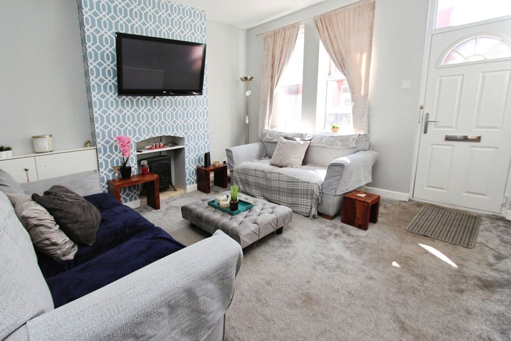 Property photo 3 of 12