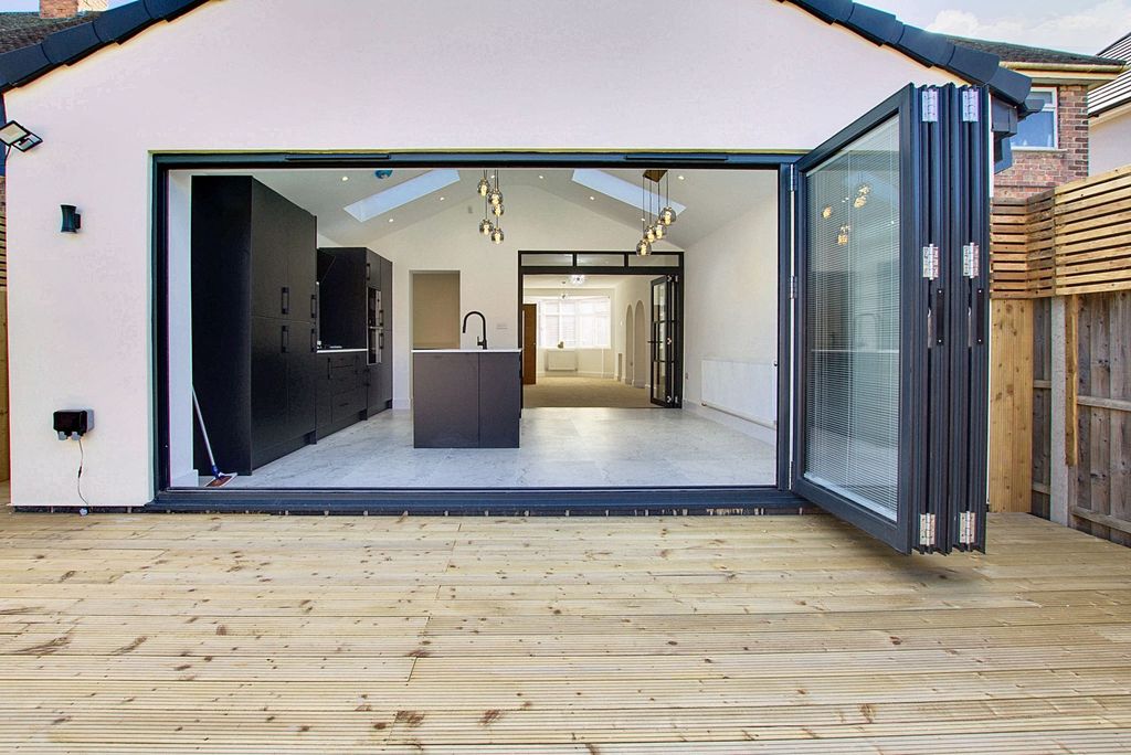 Property photo 3 of 32