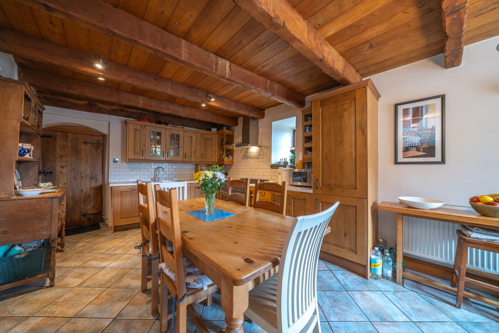 Property photo 3 of 43
