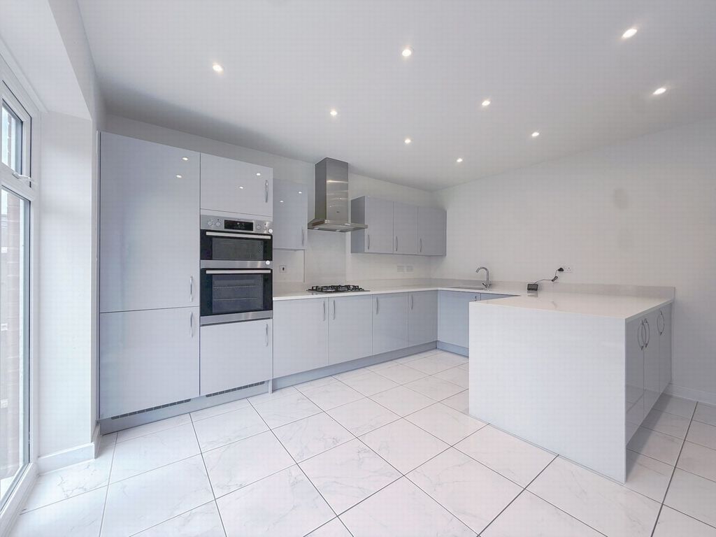 Property photo 2 of 14 Kitchen
