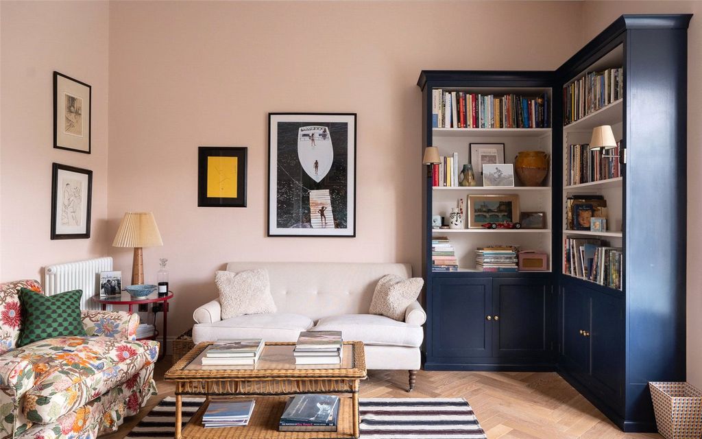 Property photo 3 of 11 Reception