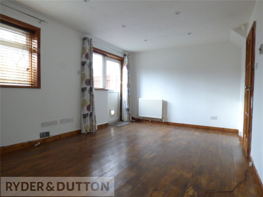 Property photo 3 of 21 Lounge