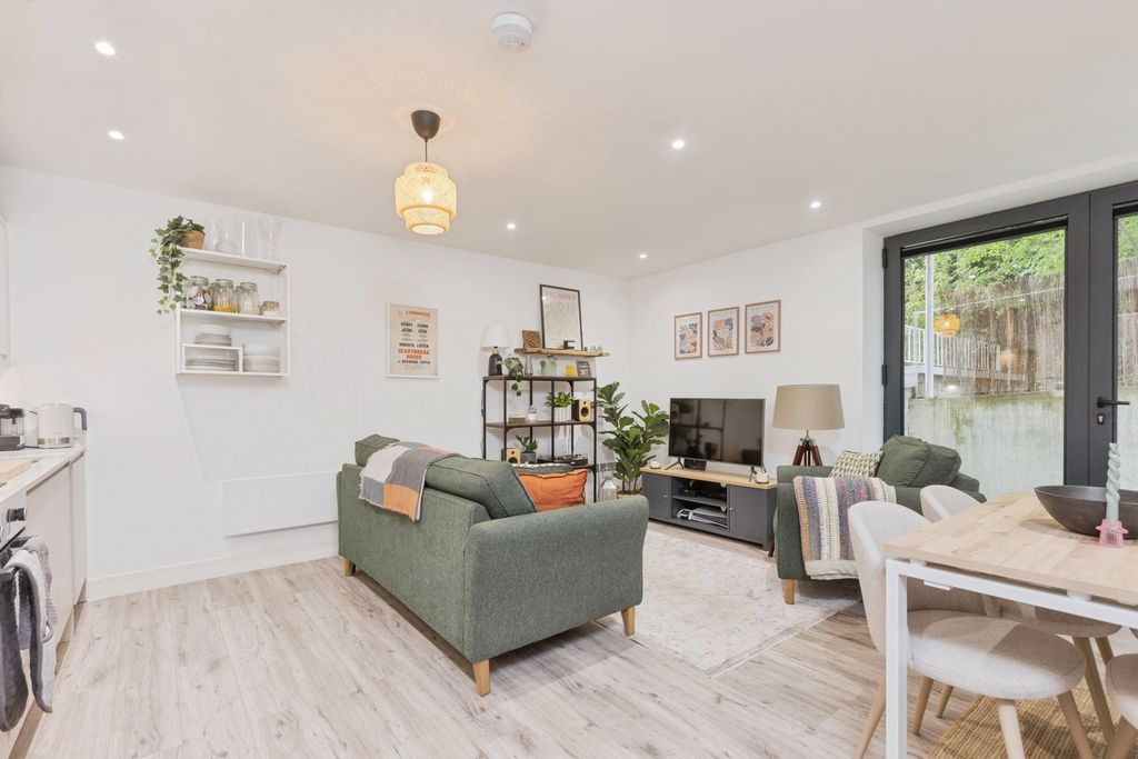 Property photo 2 of 14 Pbox-Img.Jpg