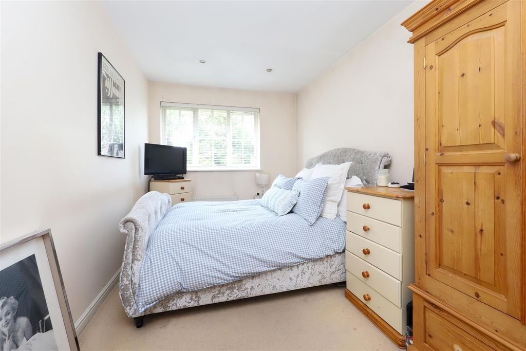 Property photo 3 of 8 Bedroom