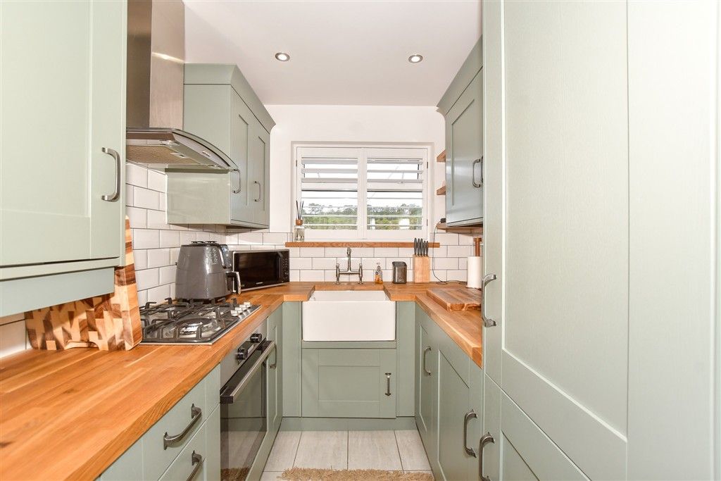 Property photo 3 of 13 Kitchen