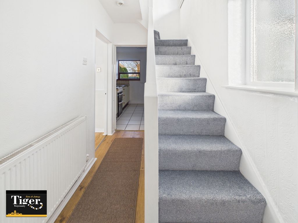 Property photo 2 of 14 Cam02176G0-Pr0761-Still001