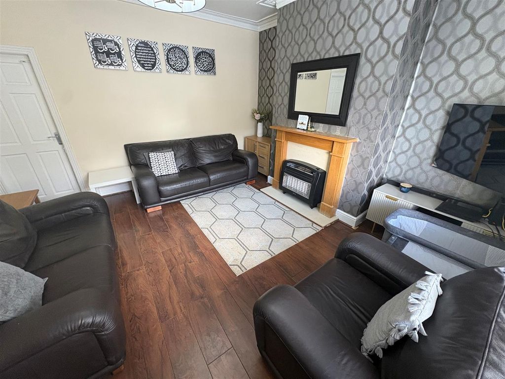Property photo 2 of 13 Lounge.Jpg