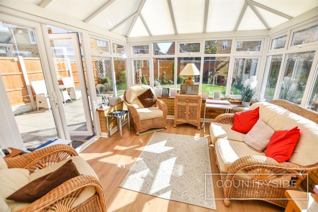 Property photo 3 of 16 Conservatory