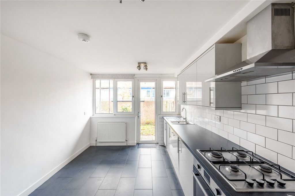 Property photo 3 of 13 Picture No. 12